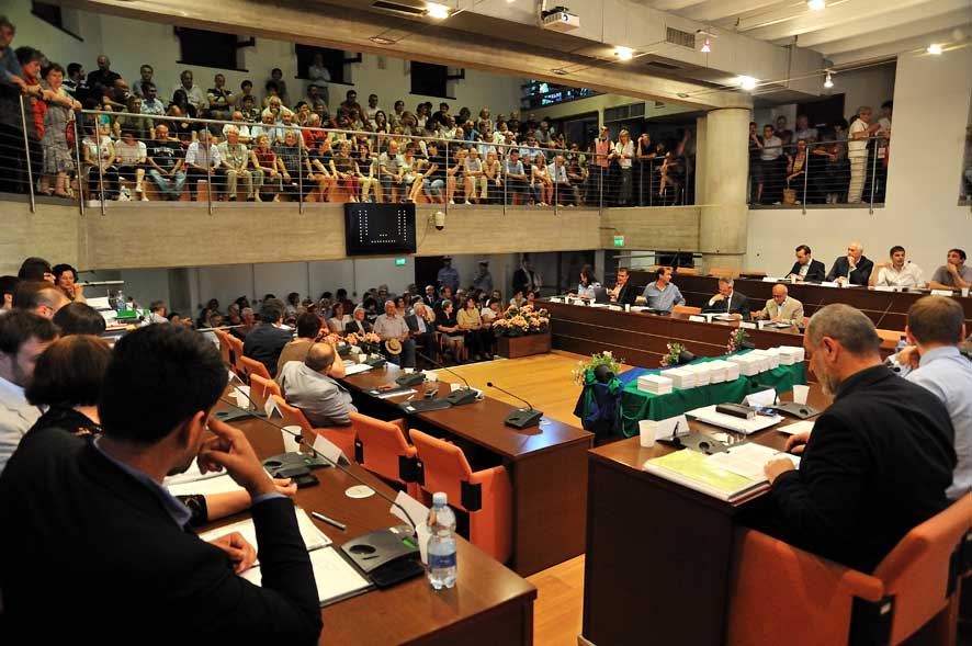 La prima seduta del Consiglio comunale con sindaco Marco Troiano, lunedì 24 giugno 2013. Foto di Giovanni Visini