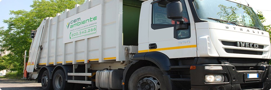 Camion di Cem Ambiente per la raccolta e la compattazione dei rifiuti. foto da cemambiente.it