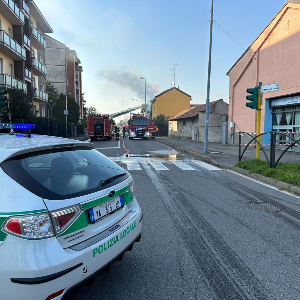 L'incendio scatenatosi in una cantina di via San Maurizio al Lambro