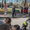 La vicesindaco Mariele Benzi inaugura la panchina rossa in piazza don Camagni insieme agli alunni delle scuole Kennedy e Don Camagni