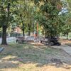 Panchine in demolizione in via Nenni